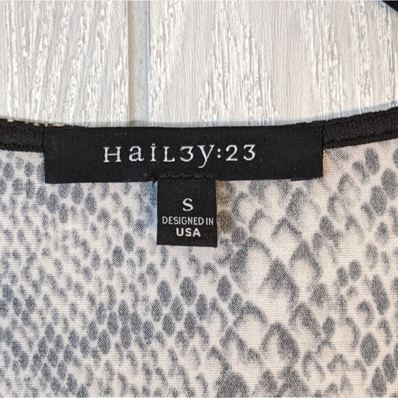 Hailey 23 Faux Wrap Sleeveless Snake Print Midi Dress EUC SZ SM - Picture 4 of 5